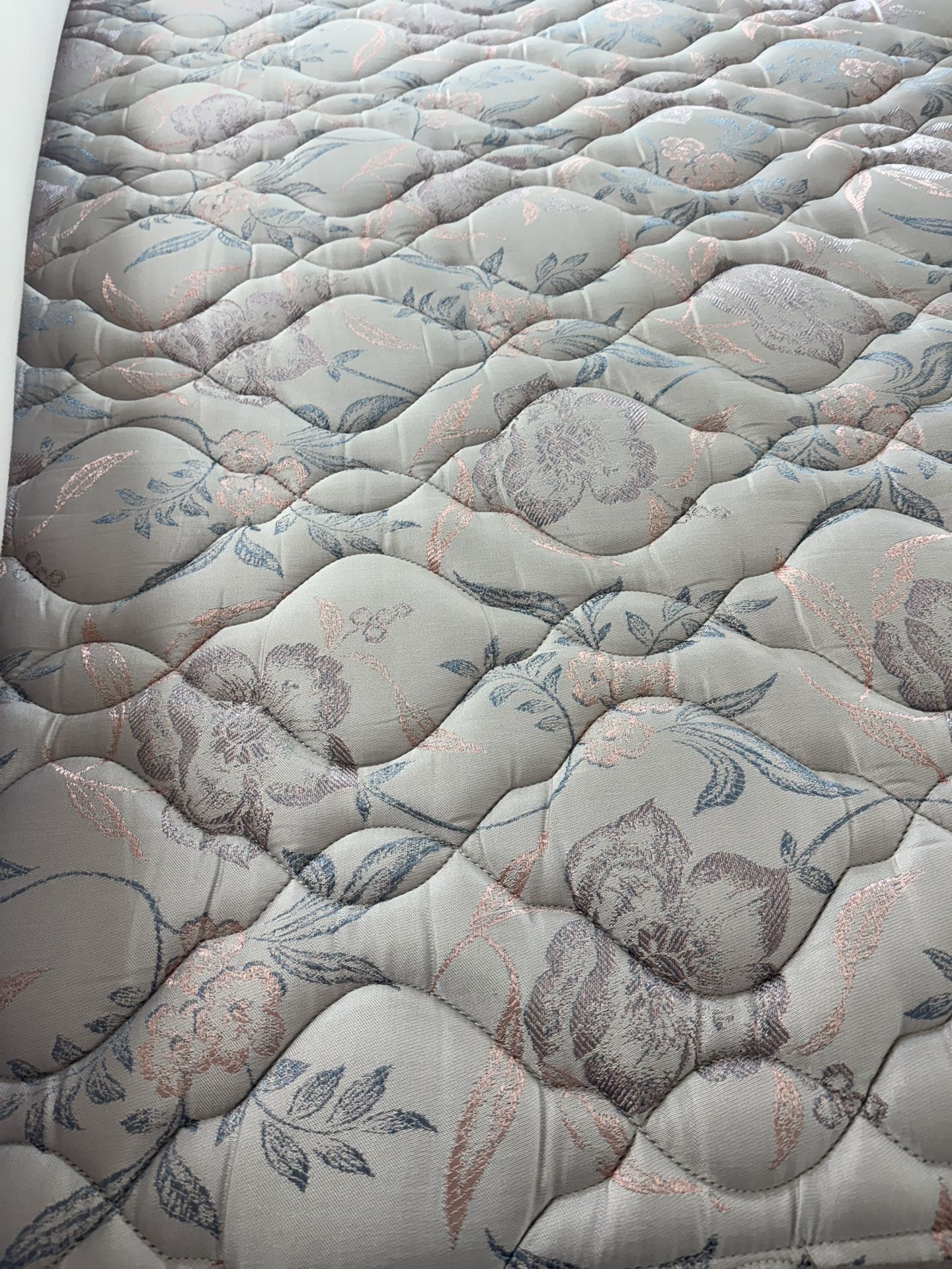 Simmons Beautyrest Queen Set - REDUCED