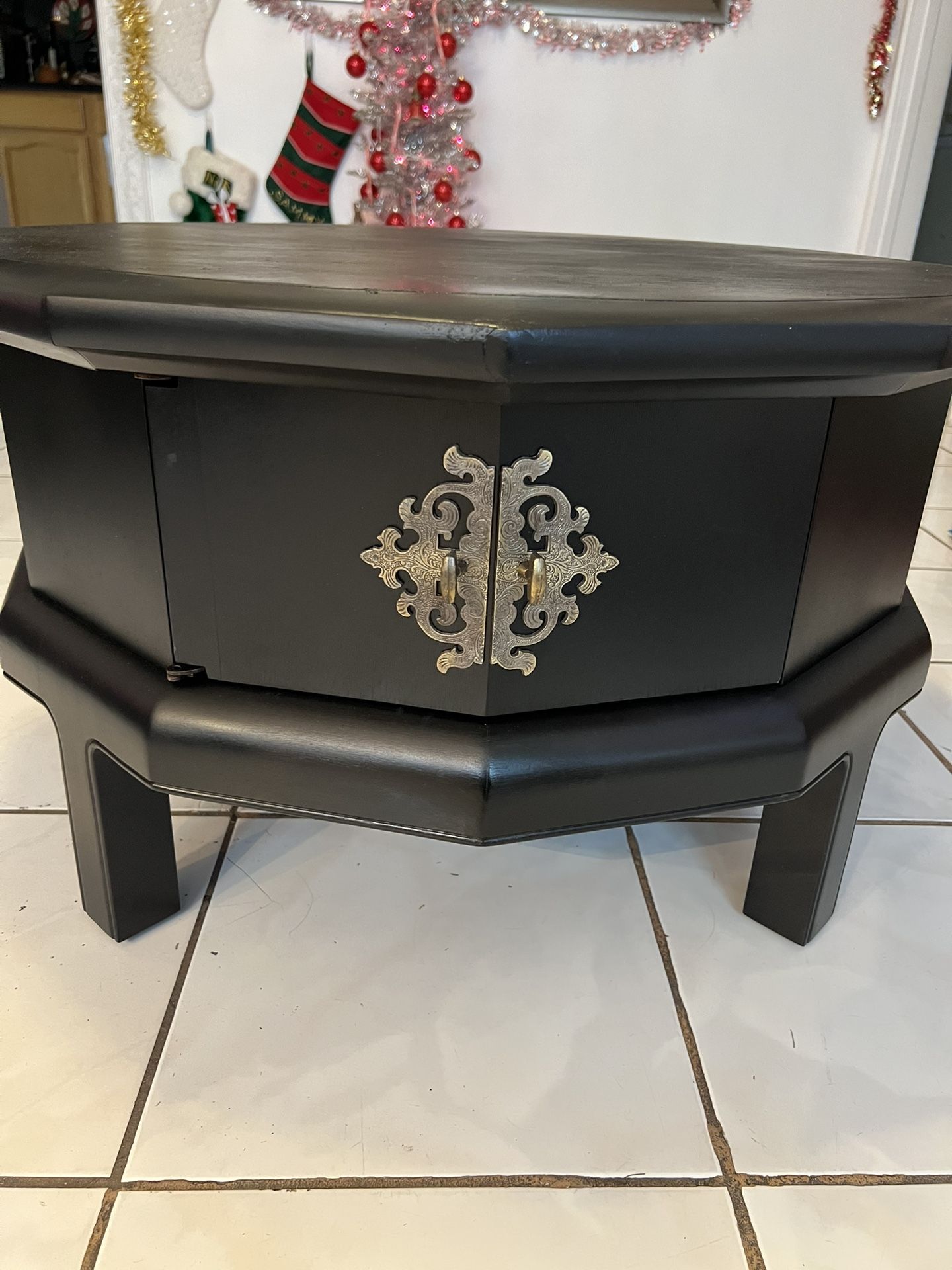 VTG Asian MCM Octagonal Wood Coffee/Tea Table with secret compartment, brass hardware 31.5” x 17.5”H