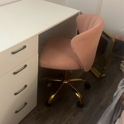 white desk and pink chair 