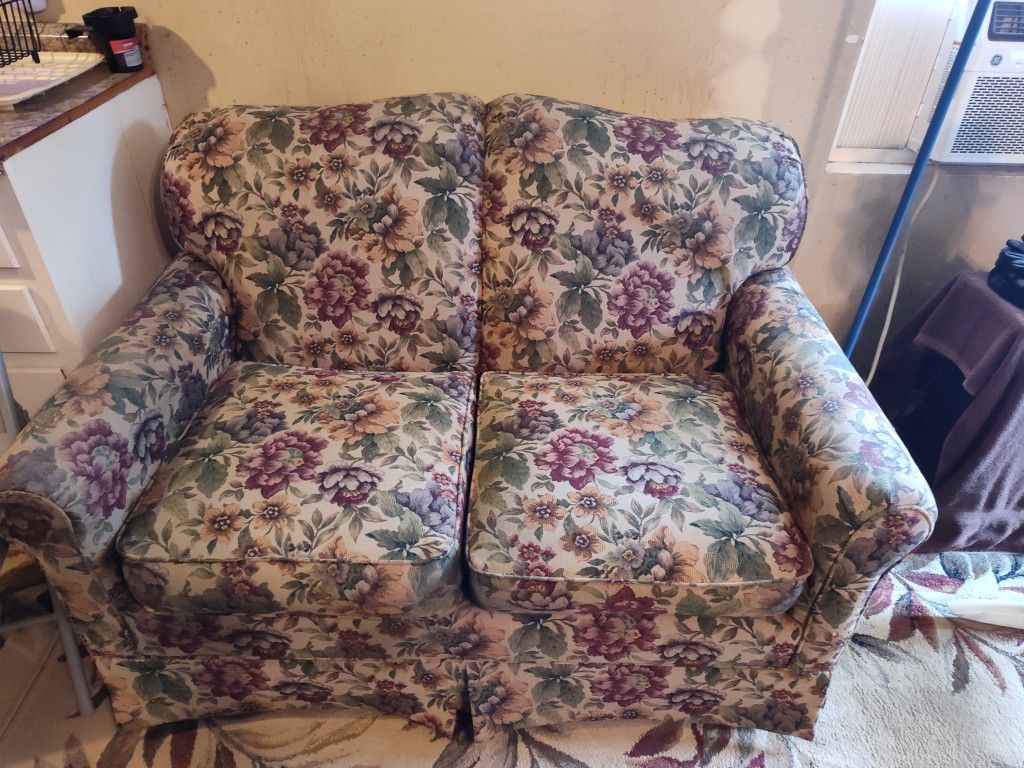 Very Nice Love Seat Almost New $75