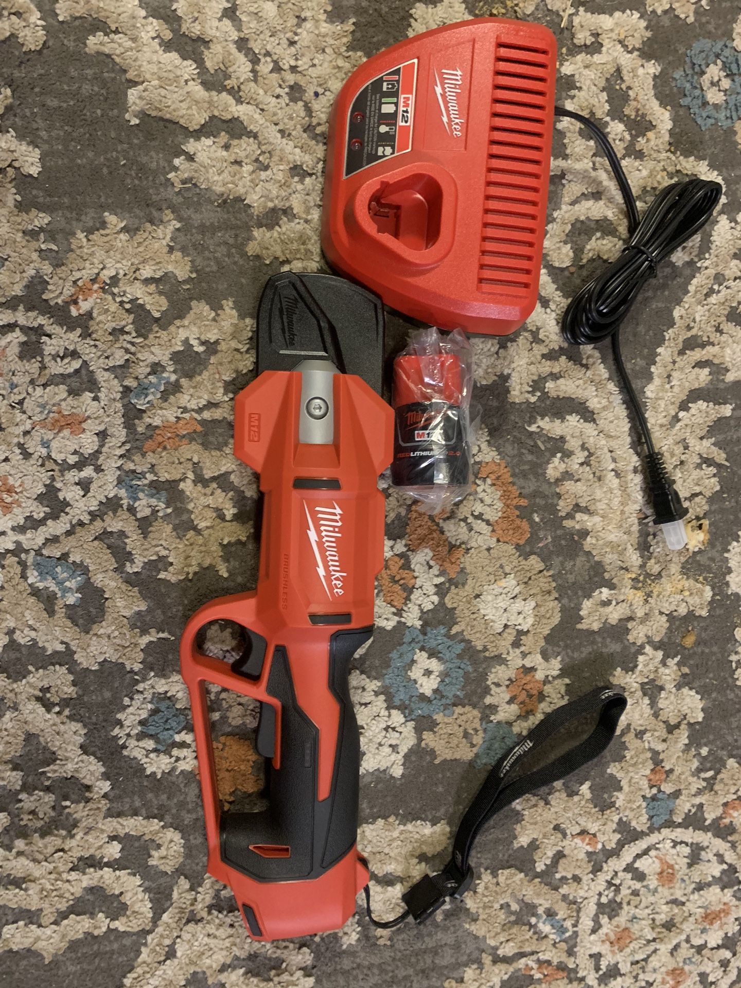milwaukee Kit de tijeras podadoras inalámbricas sin escobillas M12 de 12 V con batería y cargador de 2,0 Ah
