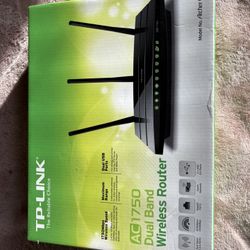 TP-Link AC1750 Dual Band 4-Port Gigabit Wireless Router (Archer-C7)