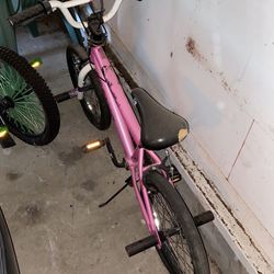 Girls Bike in good shape just Needs Air In Tires