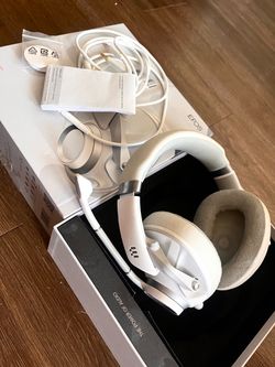 EPOS H6PRO Closed Acoustic Gaming Headset White Color in Good Condition (pick up Cedar Park)