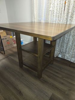 Mateo Dining Table with 4 Counter Stools