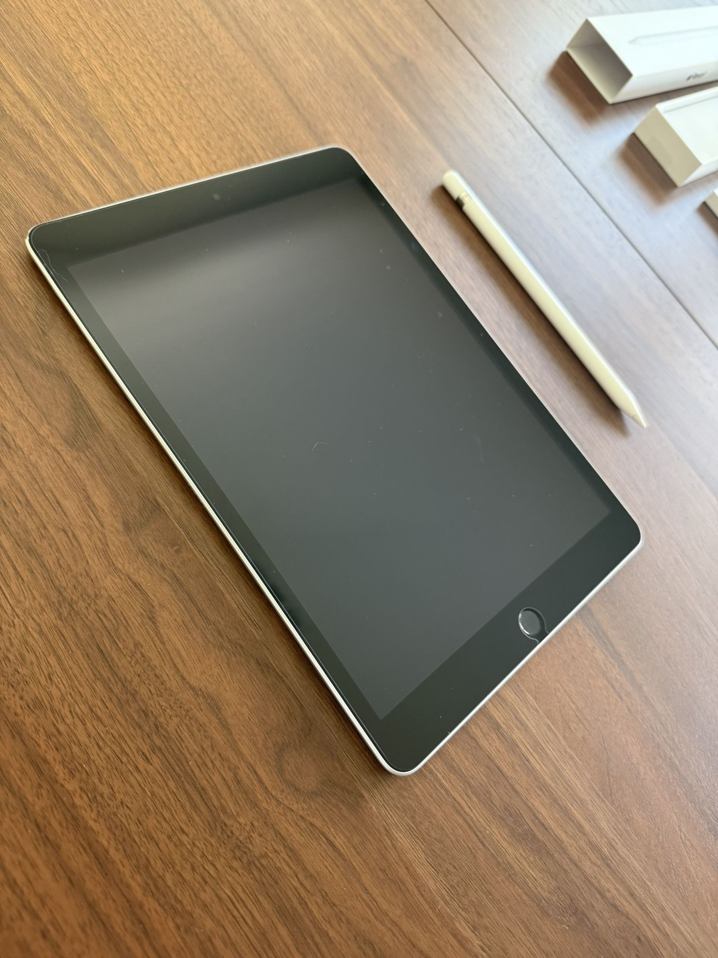 Apple iPad 9th Gen & Apple Pencil 1st Gen