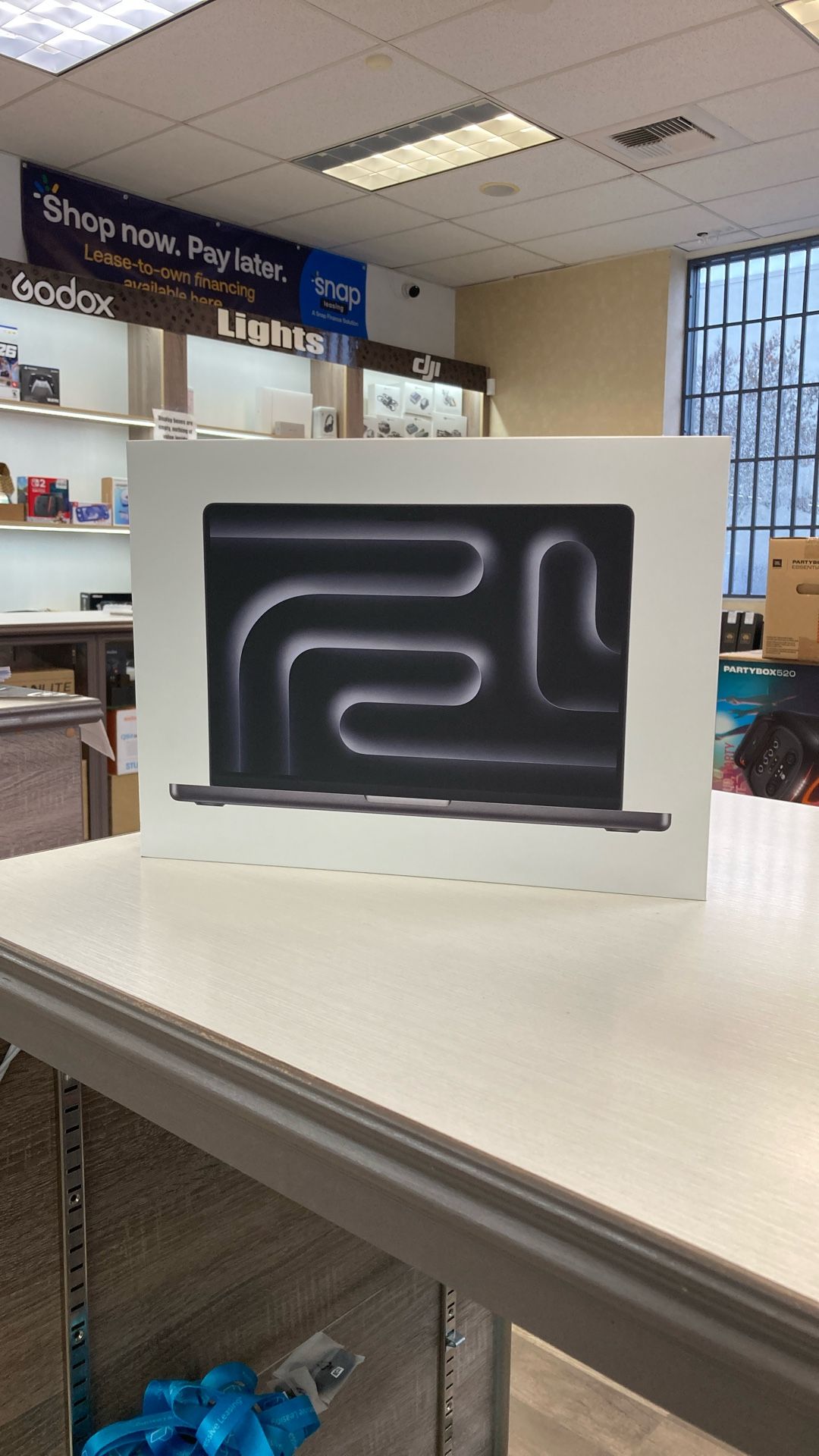 14” MacBook Pro With M5 Chip 24gb/1TB SSD