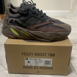 Yeezy 700 Mauve 