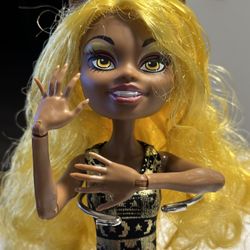 Monster High 'Frights, Camera, Action! Hauntlywood' Clawdia Wolf Doll 2011