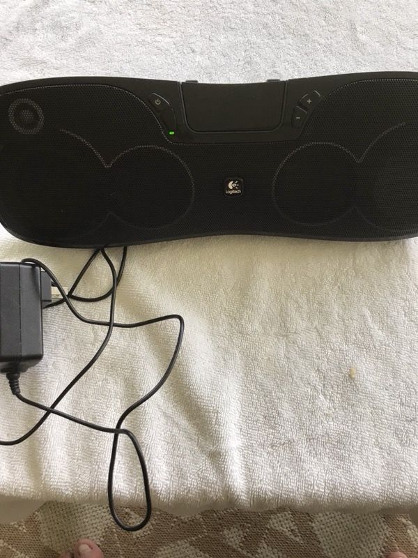 Logitech S715i Remote speaker with Remote