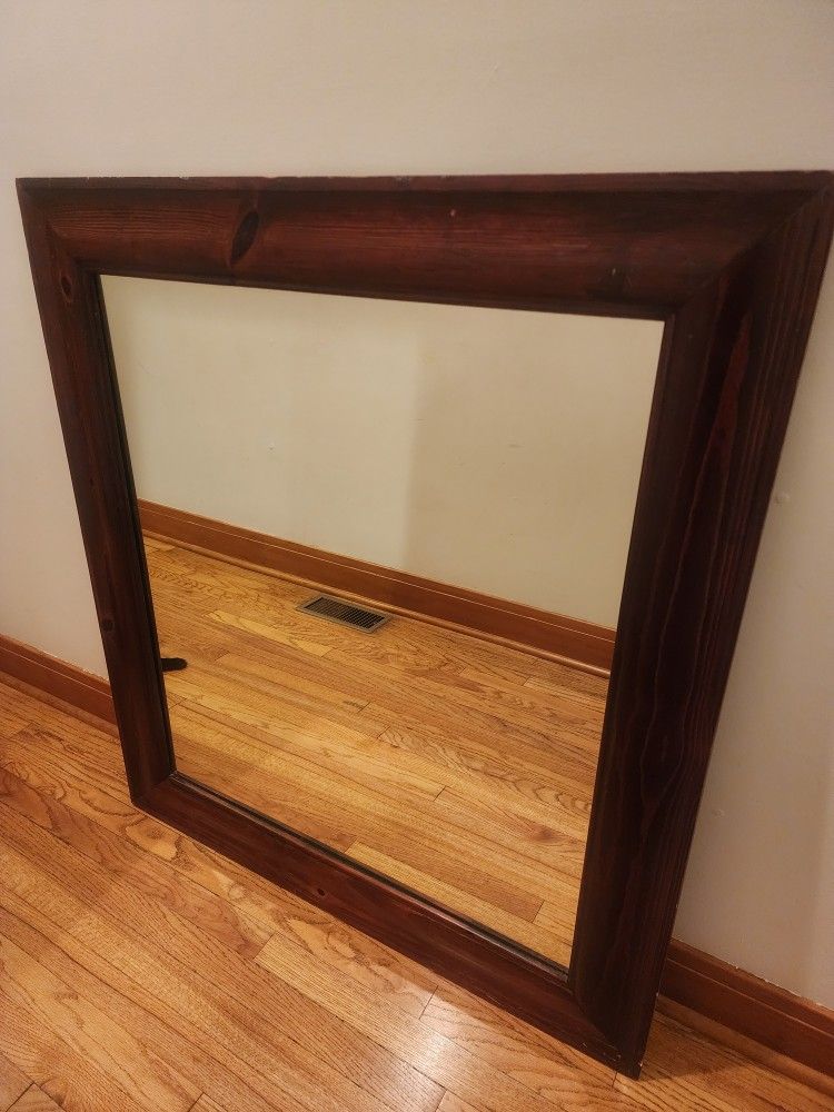 Mirrow 47" H x 39" W / Espejo Grande