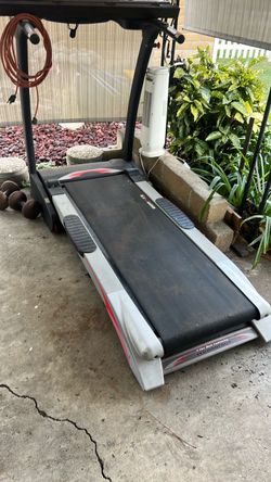 Treadmill with Flex Deck Cushioning