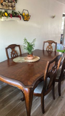 mesa y sillas