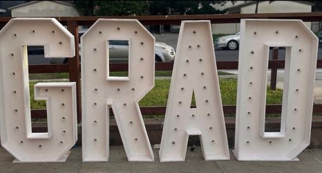 Grad Marquee