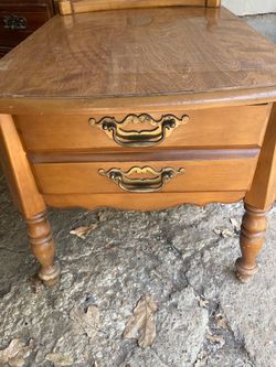 Vintage Wood End Table with A Drawer