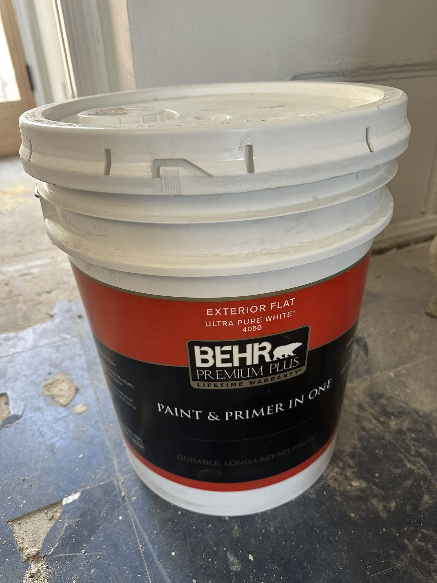 BEHR EXTERIOR WHISPER WHITE