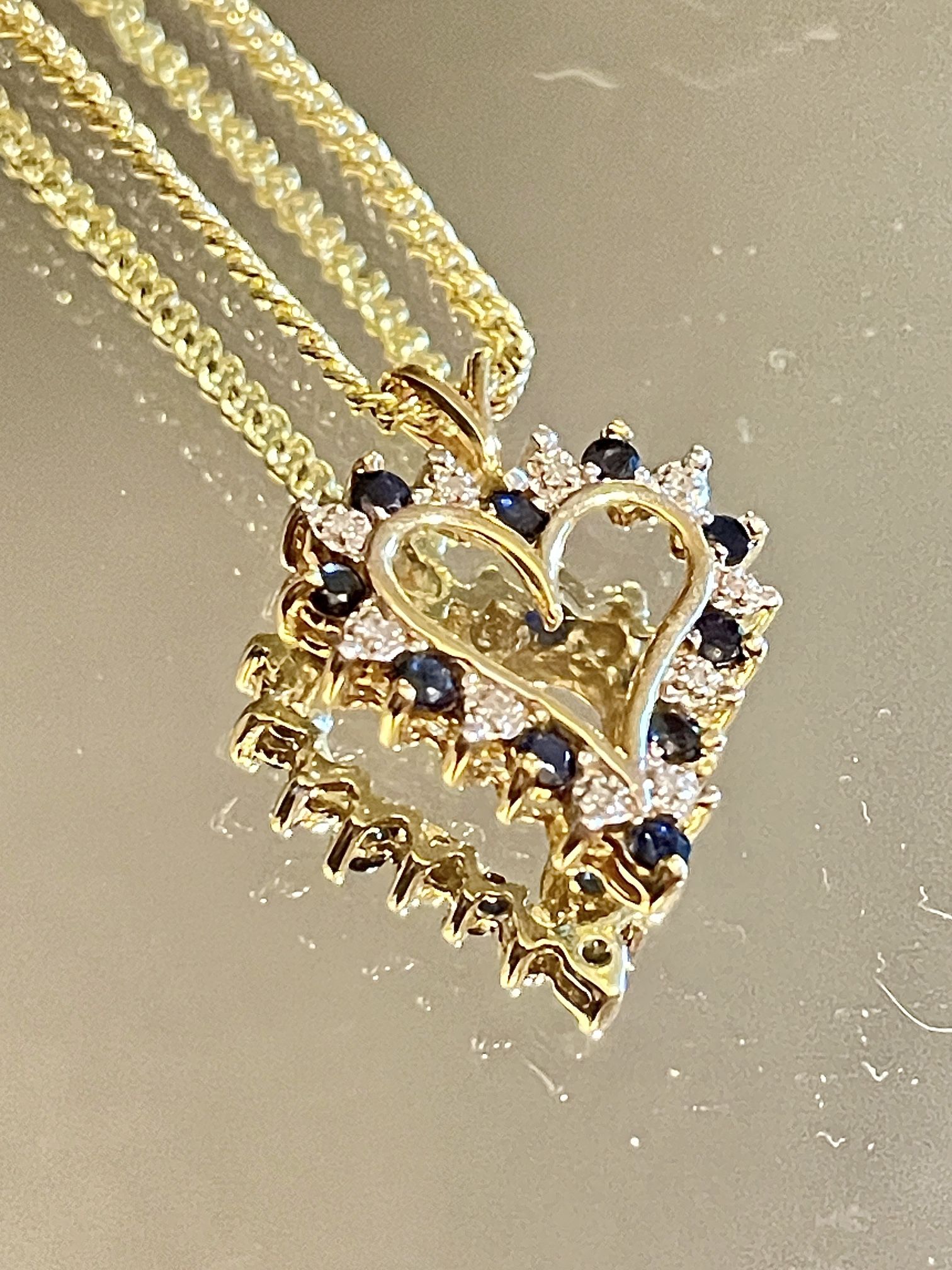 10 KT (Real) GOLD Diamond/Sapphire Heart Pendant