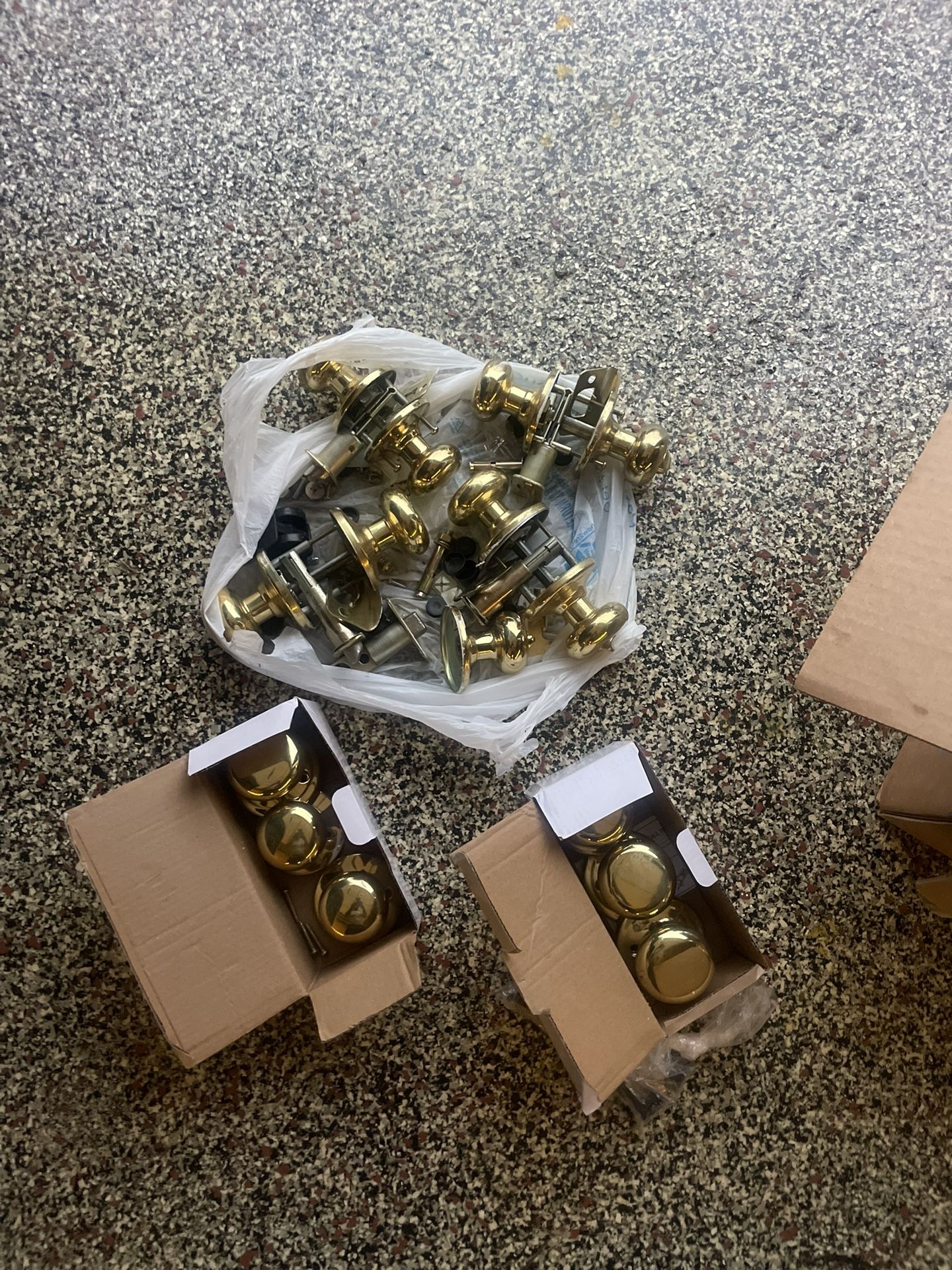 Door Locks/ Hinges/knobs