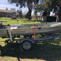 12 Ft Aluminum Smokercraft W/ Trailer 