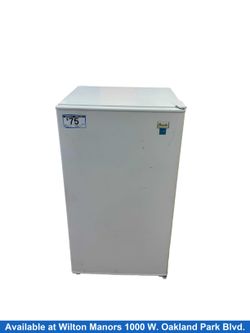 Avanti Rm3306w White Compact Refrigerator