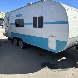 Retro Camper Trailer 