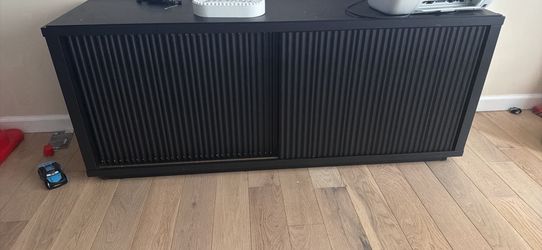 Tv stand 70”