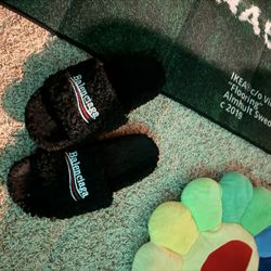 Balenciaga slides worn 3 times send offers
