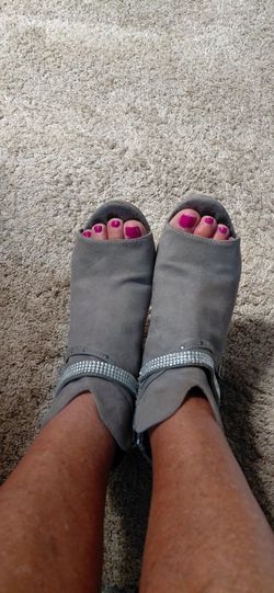 Gray faux suede open toad ankle boot