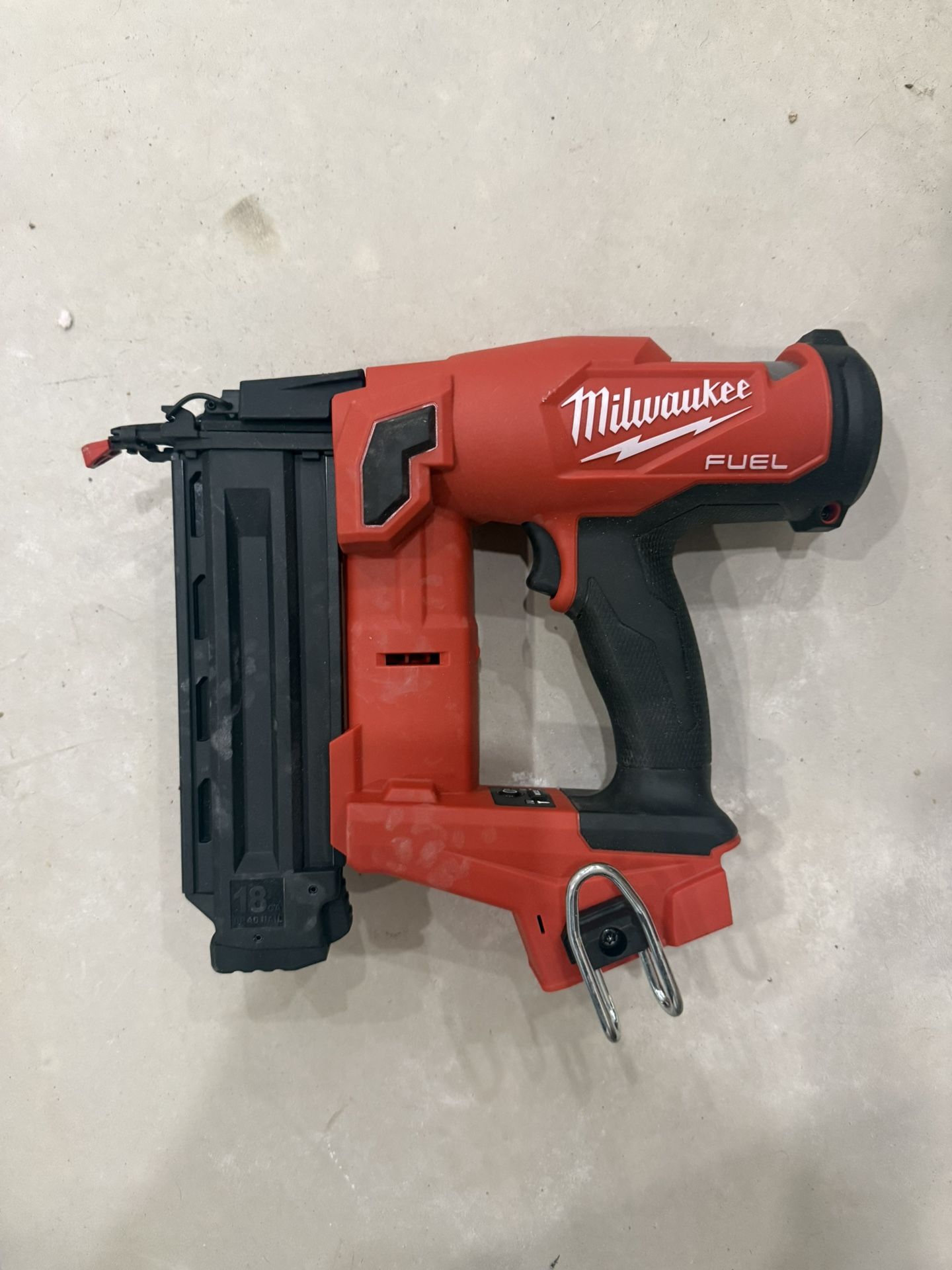 Milwaukee 18g Brad Nailer
