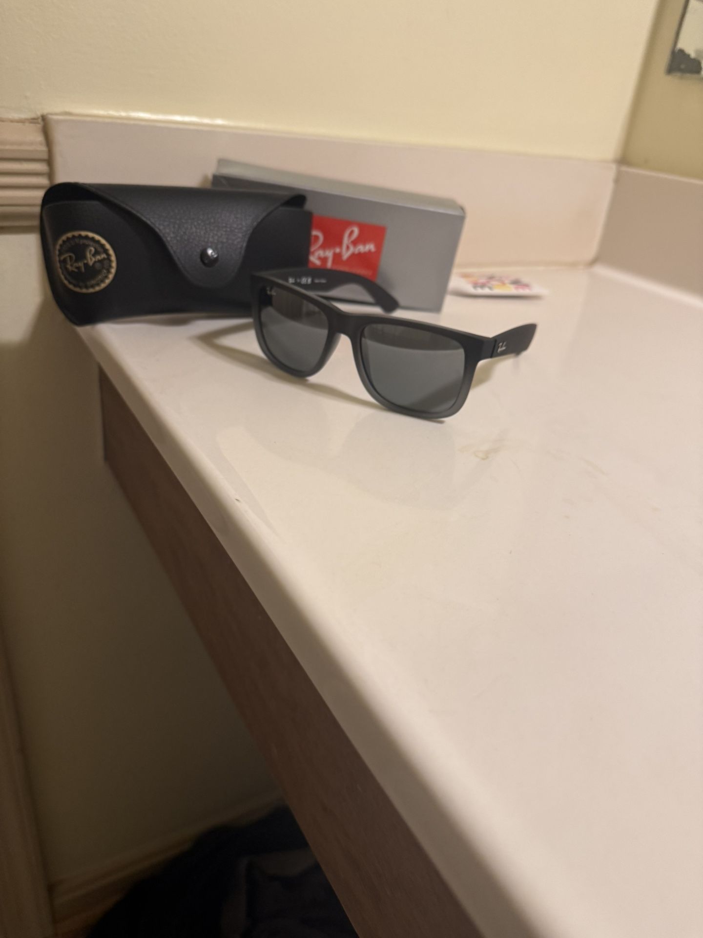 Ray-Ban Justin Model Brand New 