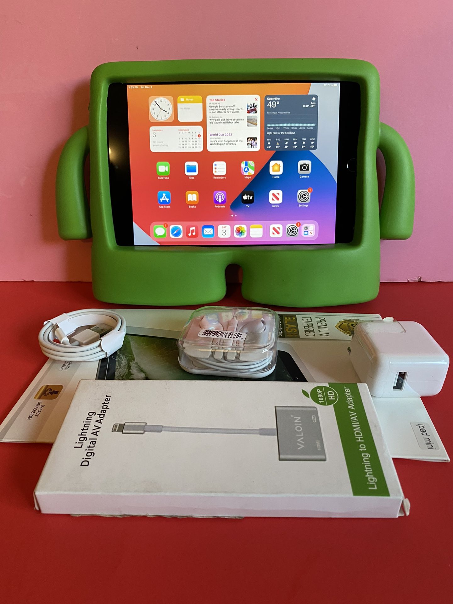 128GB Apple IPad Mini 4 / 4th Generation ( IOS 15/ Retina / Touch ID) with new kids case screen protector charger & Accessories