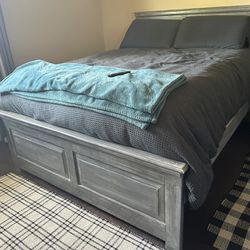 Queen size Bed With Mattress And Topper Included 