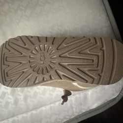 BRAND NEW LOWMEL WOMEN SIZE 8