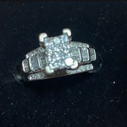 10k White Gold Diamonds 💎 Ring 💍 Size 8