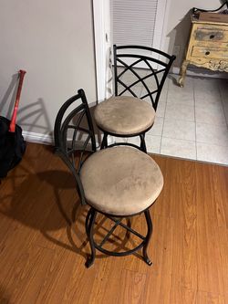 Set of 2 Metal Bar Stools with Cushioned Seats