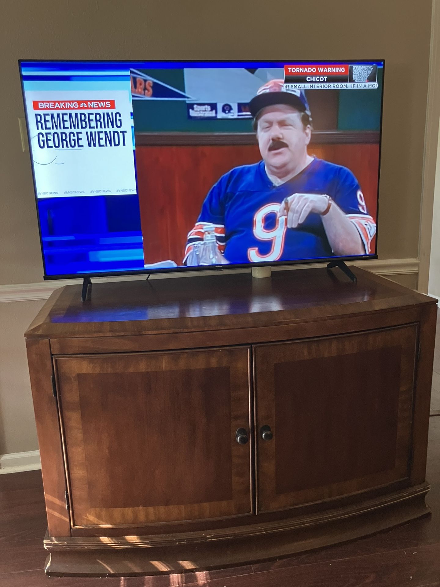 Tv Console , Storage.  Very Solid Piece That Has Plenty Of Storage. Moving Don’t Want To Haul 