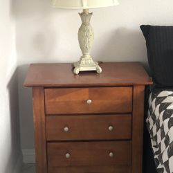 Solid Wood End Table/Nightstand 