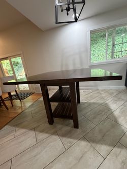Counterheight extendable dining table w/ (optional) 4 free chairs