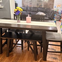 City Furniture Dining table