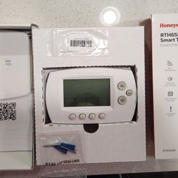 Honeywell Wi-Fi Programmable Thermostat + Mount Cover