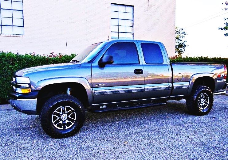 ֆ12OO 4WD Chevrolet Silverado 4WD