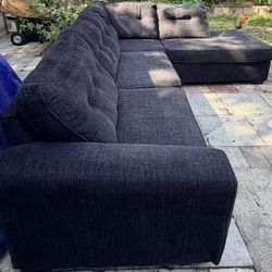 Modern L shaped couch, detachable. Dark gray.