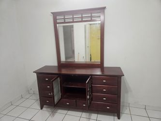 Dresser