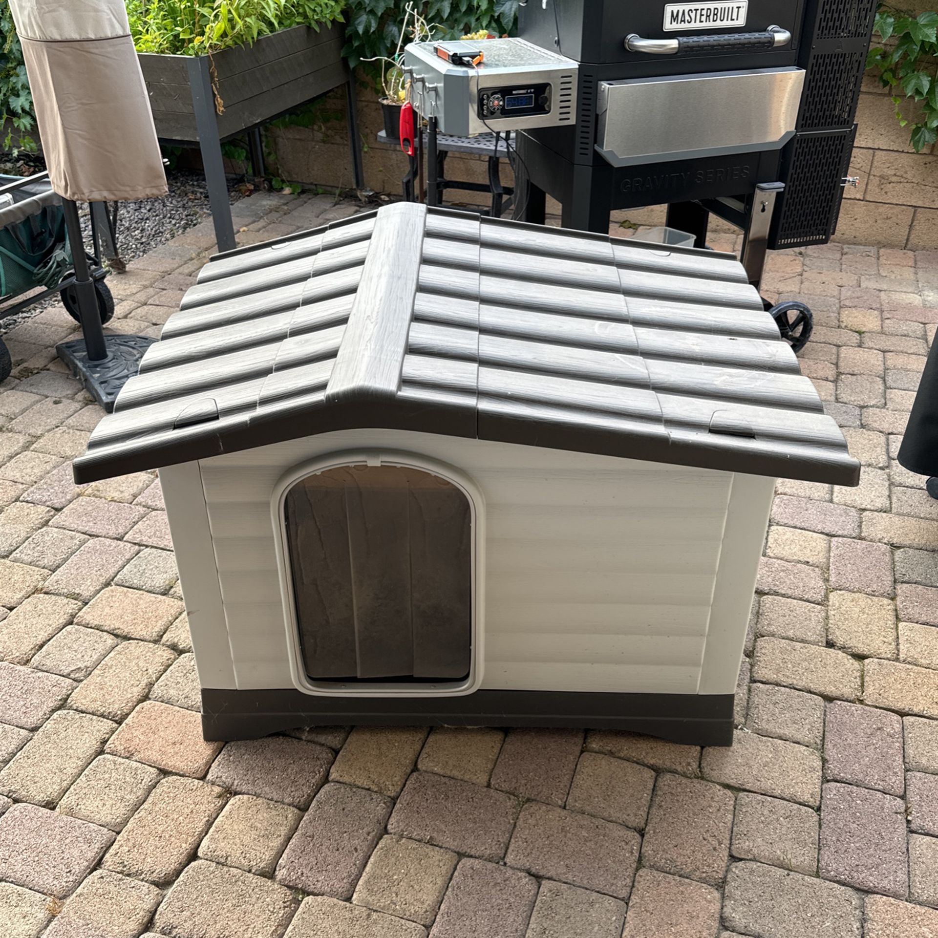 Premium Dog House