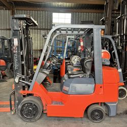 6,000 LB CAPACITY TOYOTA PROPANE FORKLIFT 