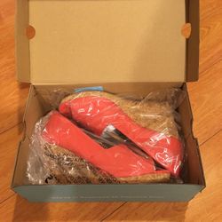 👠 Brand New TOMS Wedge 👠 