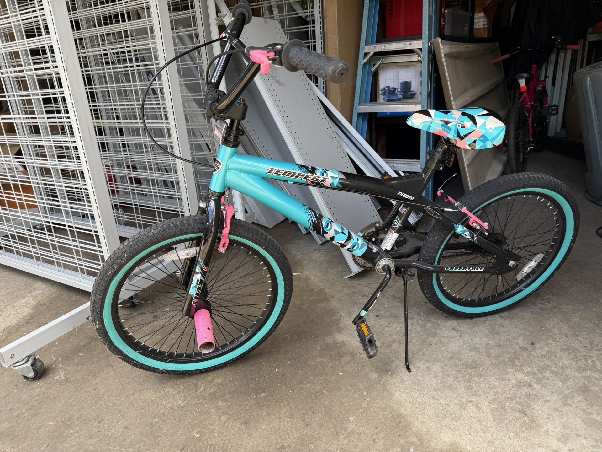 Bikes/bicycles (like new) (Read ad before messaging)