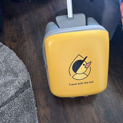 Travel with the kid suitcase 