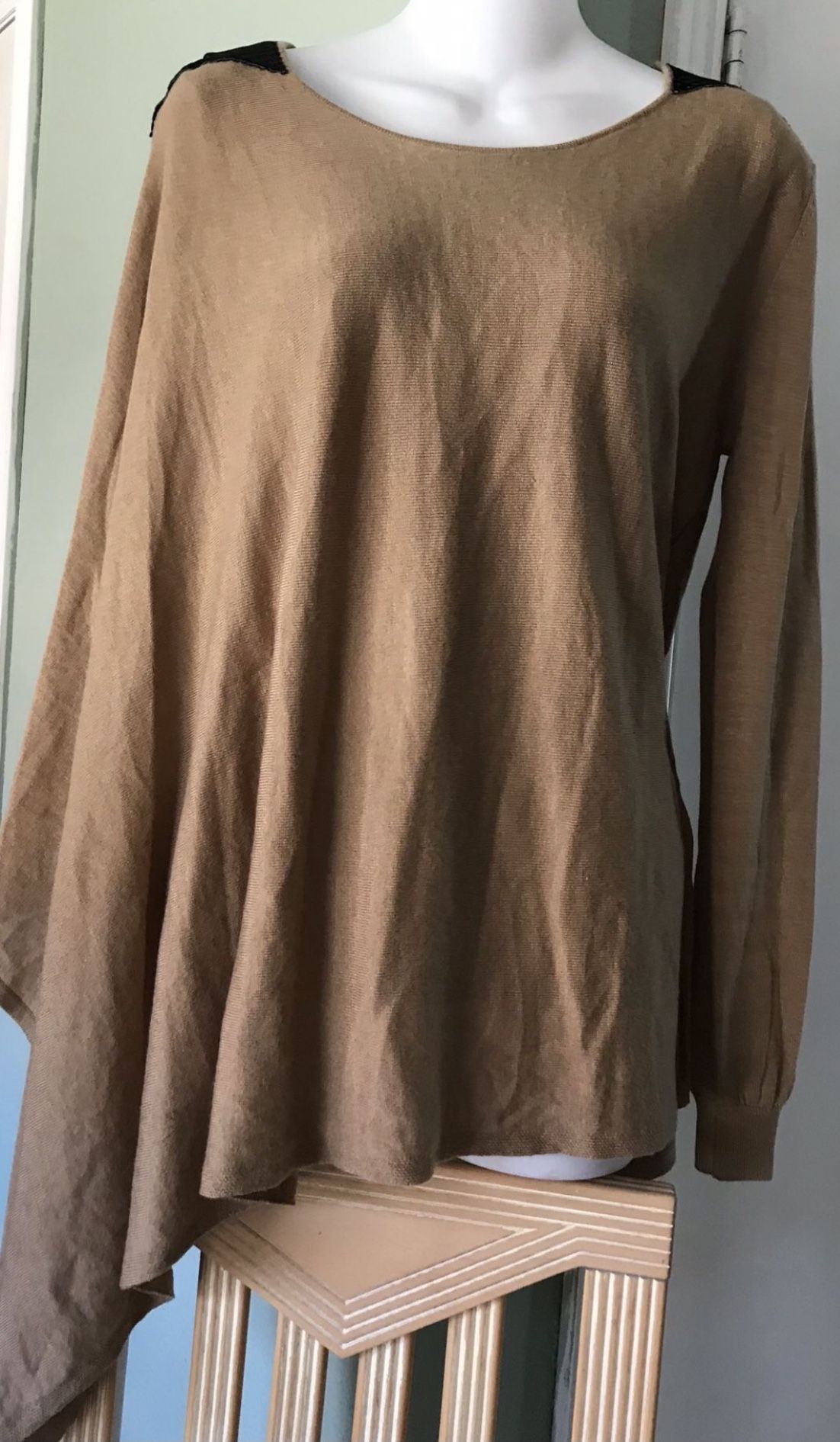 PRICE REDUCED 👁️🎈Brand New Rare Design Sz M Cape Sweater Womens 