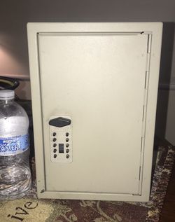 GE Supra pushbutton Key Cabinet
